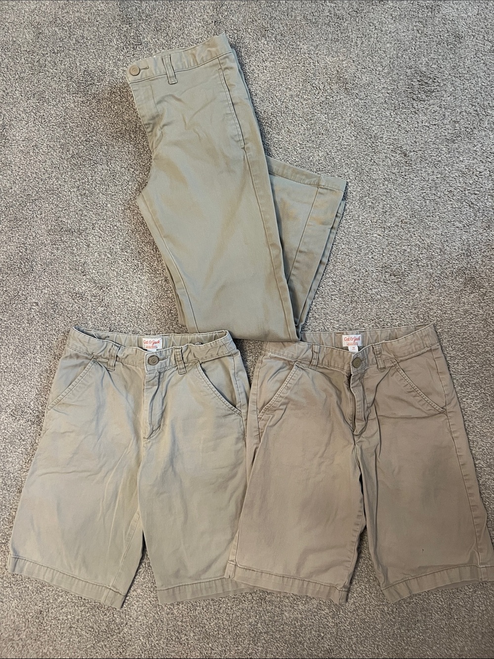 Bundle of classic khaki school uniform
Bottoms size 12 🤎